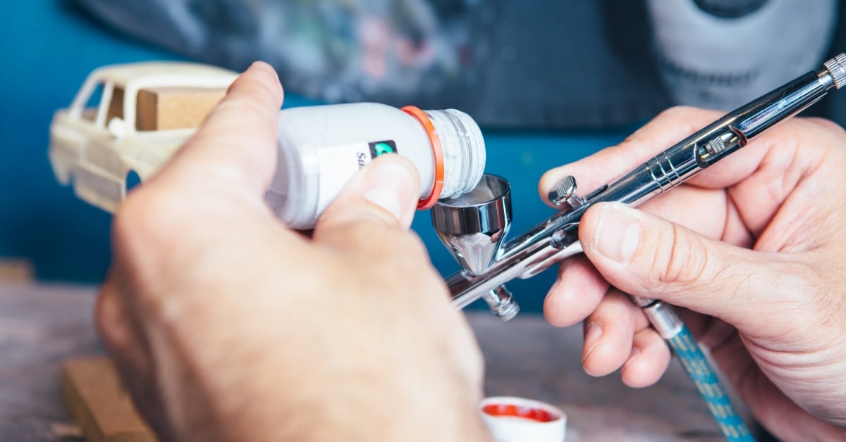 Proceso de pintura de figuras